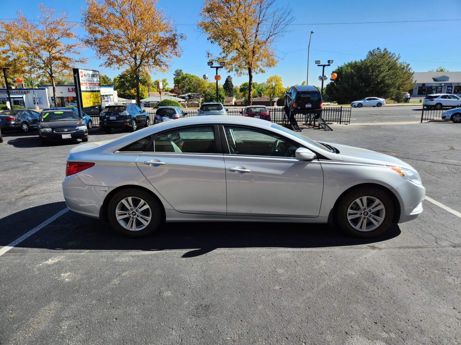 2013 HYUNDAI SONATA GLS (5NPEB4AC3DH) with an 2.4L L4 DOHC 16V engine, 6-Speed Automatic transmission, located at 8595 Washington St., Thornton, CO, 80229, (303) 287-5511, 39.852348, -104.978447 - Looking for a reliable and affordable pre-owned vehicle in Thornton, CO? Look no further than D1 Auto Credit - Thornton. We are a trusted used car dealer serving Denver County, Jefferson County, and Adams County, Colorado. We specialize in providing bad credit auto loans for quality used cars, truck - Photo #4